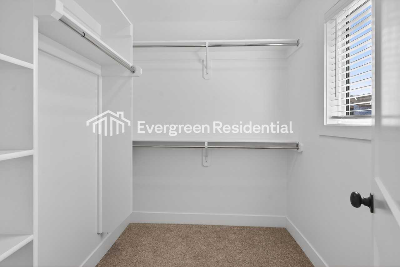 7028 Nw 82nd St - Photo 5 of 27