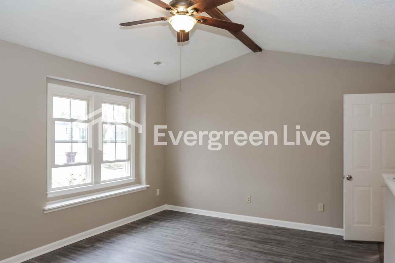 13020 Dickens Ln - Photo 3 of 15