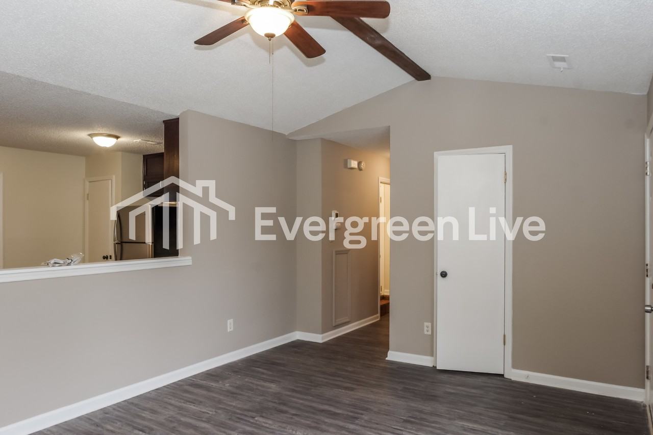 13020 Dickens Ln - Photo 4 of 15