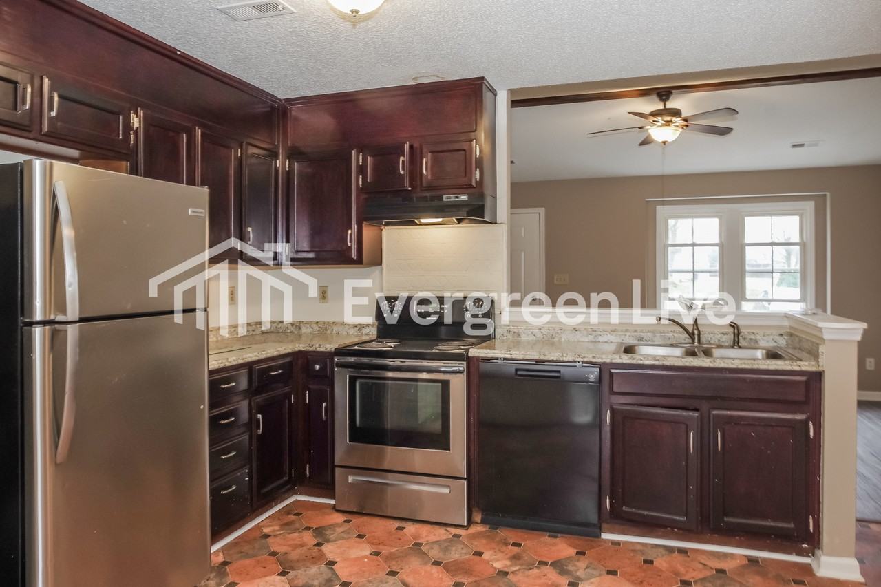 13020 Dickens Ln - Photo 5 of 15