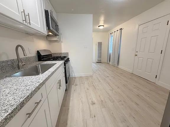1823 Gardenia Ave - Photo 2 of 10