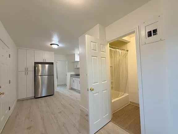 1823 Gardenia Ave - Photo 3 of 10