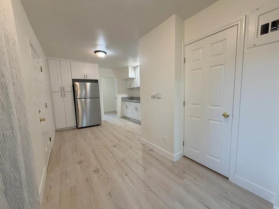 1823 Gardenia Ave - Photo 4 of 10
