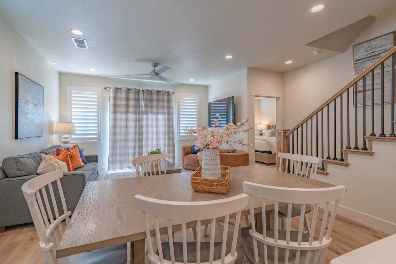 518 E Bailey Ln #7 - Photo 5 of 31