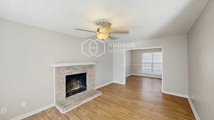 8728 Brampton Dr - Photo 3 of 27