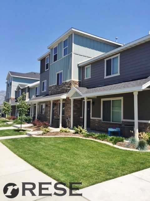 734 E 150 N - Photo 2 of 25