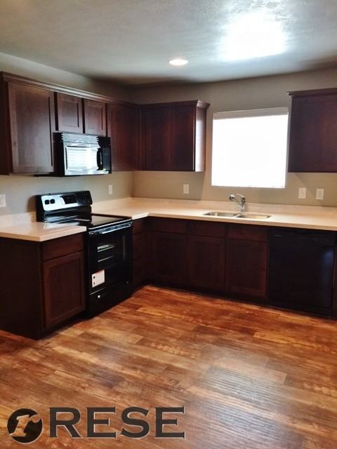 734 E 150 N - Photo 4 of 25