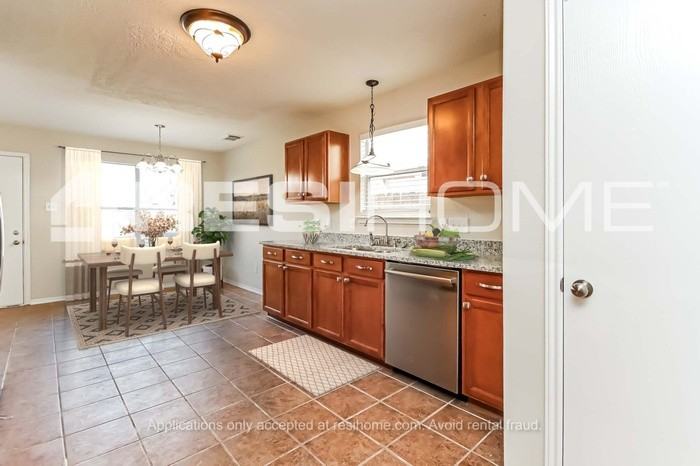 17203 Hawks Landing Dr - Photo 3 of 19