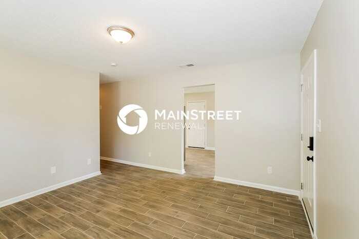 8013 Hemby Wood Dr - Photo 4 of 15