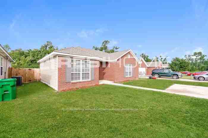 1041 Georgetown Ln - Photo 2 of 18