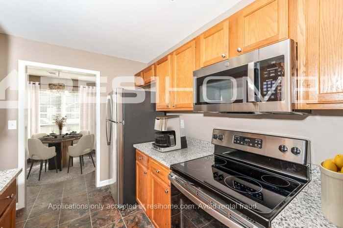 1041 Georgetown Ln - Photo 3 of 18