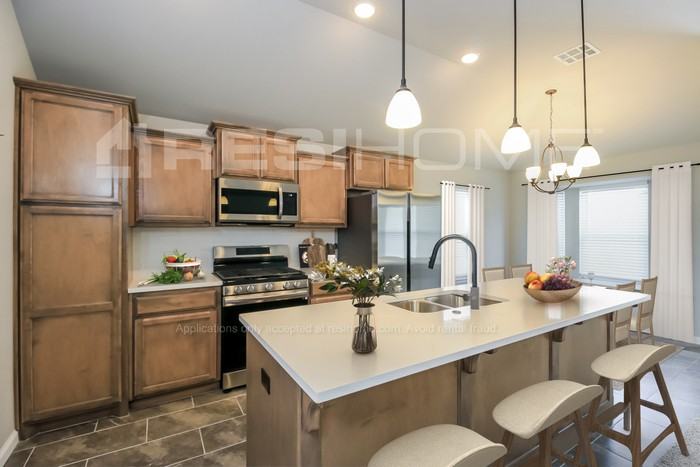 2204 Norwood Dr - Photo 2 of 18