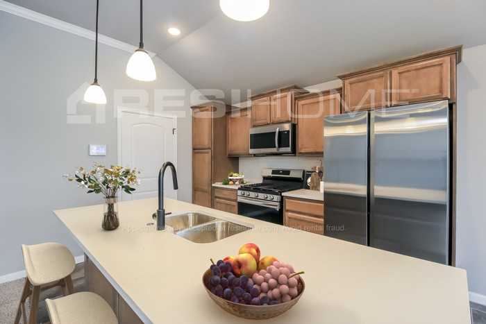 2204 Norwood Dr - Photo 3 of 18