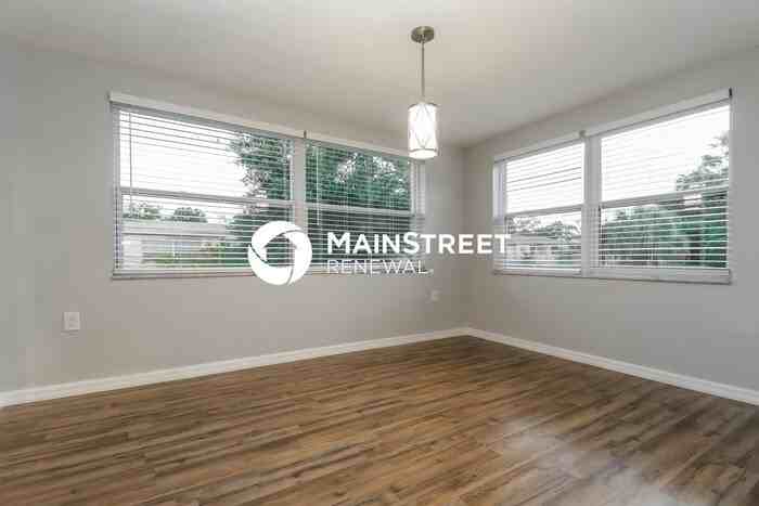 3040 Brompton Dr - Photo 5 of 16