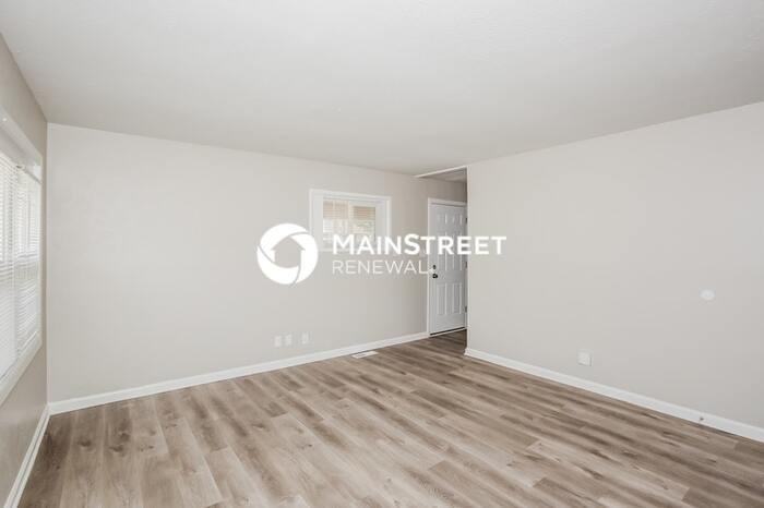 4955 N Katherine Dr - Photo 3 of 14