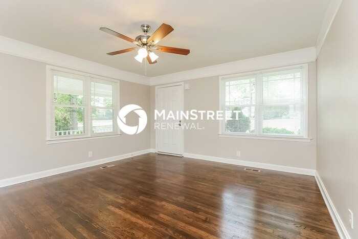 209 W Bledsoe St - Photo 3 of 16