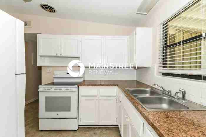 1044 Legay Ave - Photo 5 of 16