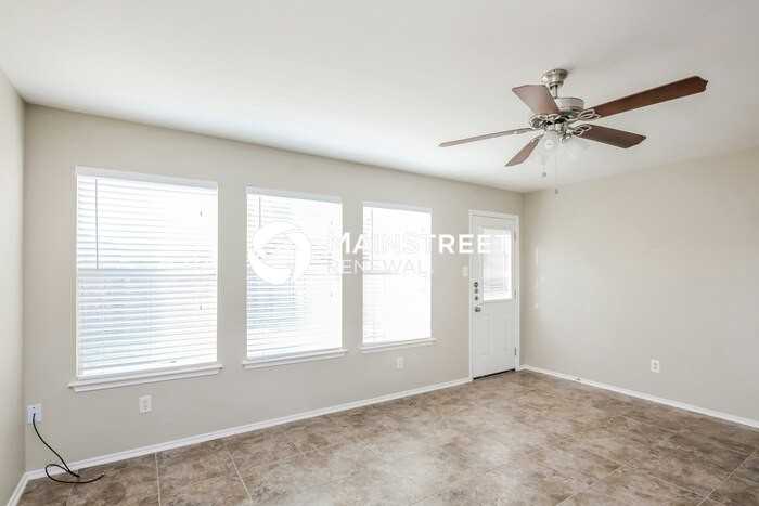 2206 Midbury Dr - Photo 4 of 17