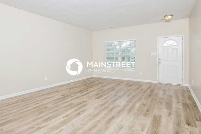 2060 Hidden Pond Dr - Photo 5 of 17