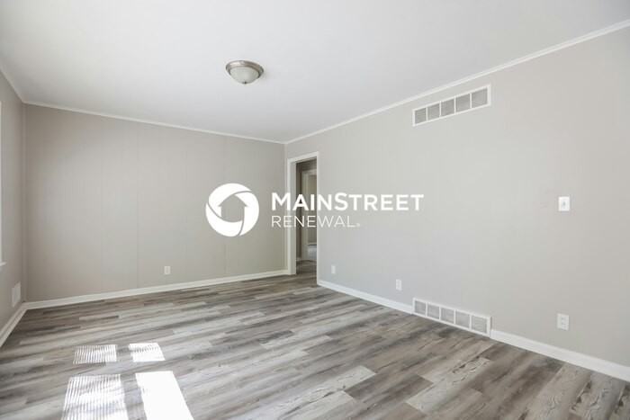 10002 Wheeling Ave - Photo 5 of 17