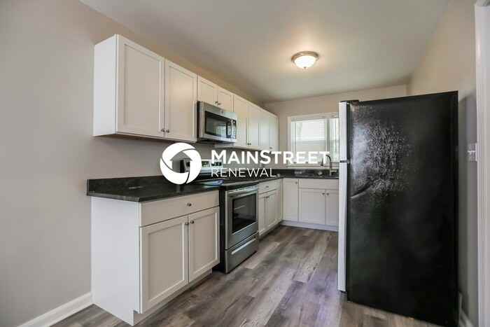 10002 Wheeling Ave - Photo 6 of 17