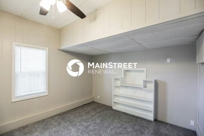10002 Wheeling Ave - Photo 7 of 17