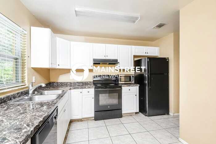 402 W 17th St - Photo 6 of 11