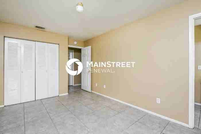 402 W 17th St - Photo 7 of 11