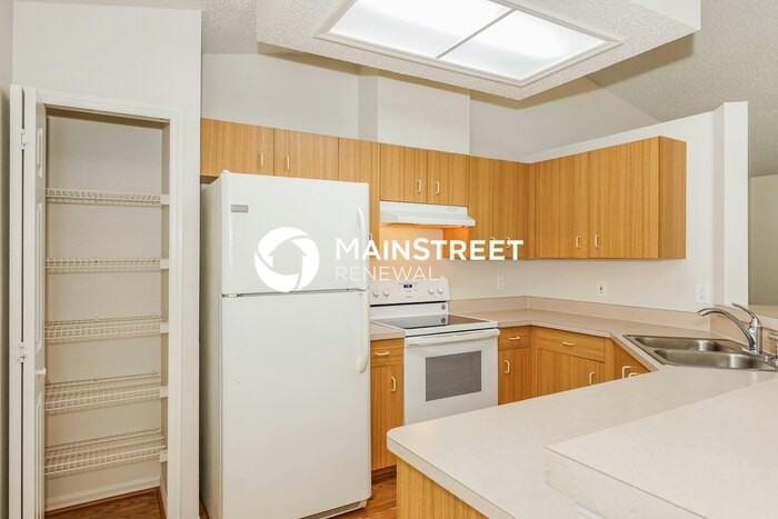 258 Charles Ave - Photo 5 of 16