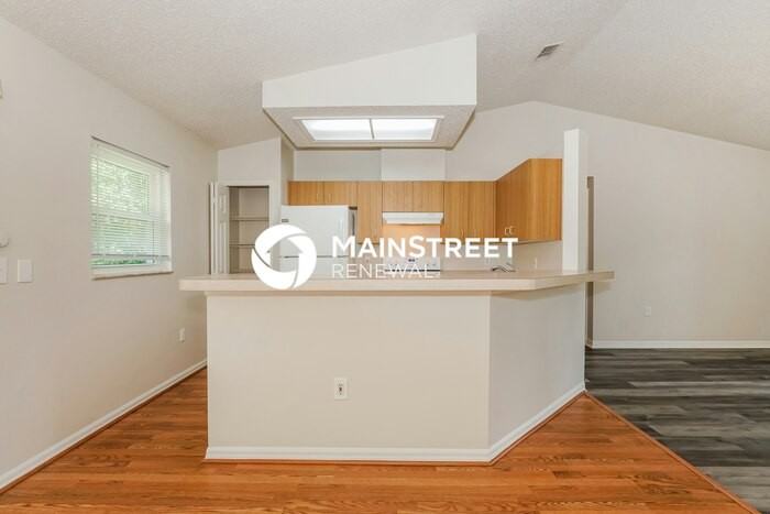 258 Charles Ave - Photo 6 of 16