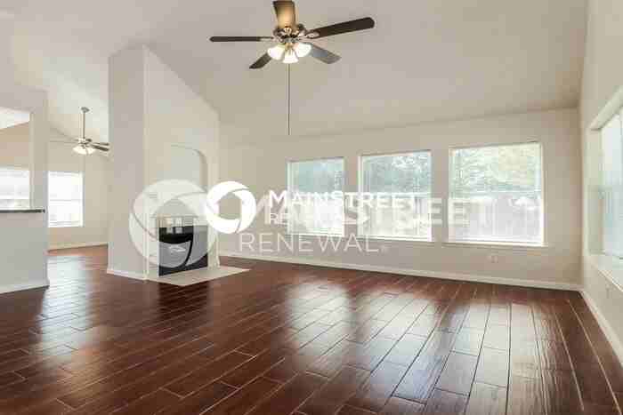 4602 Lee Hutson Ln - Photo 5 of 17