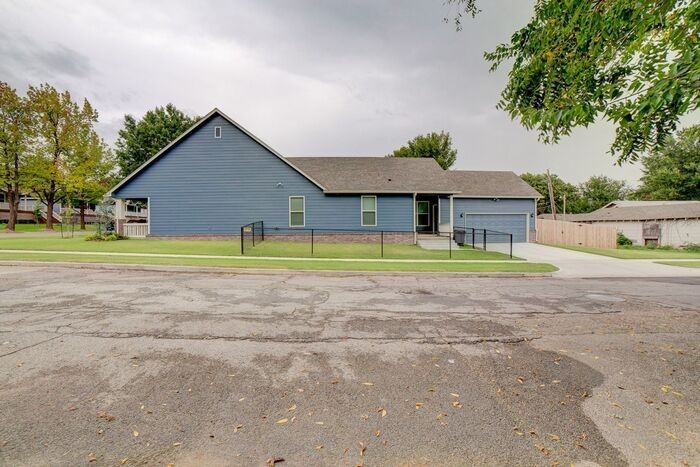 1127 N Boston Ave - Photo 6 of 45