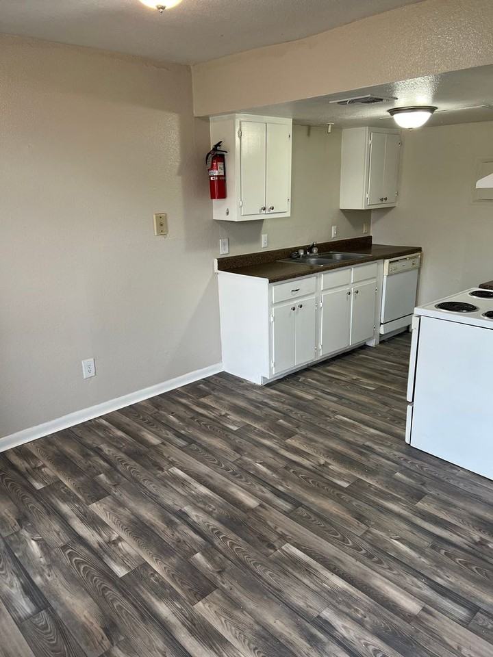 Beautiful, spacious property with an excellent location! - Photo 2 of 12