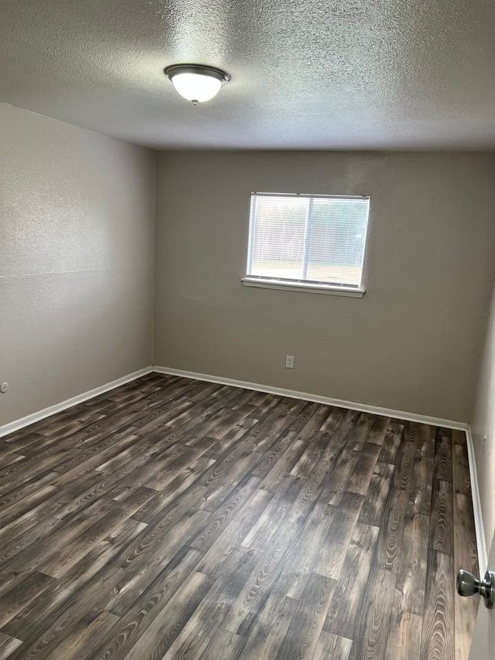 Beautiful, spacious property with an excellent location! - Photo 4 of 12