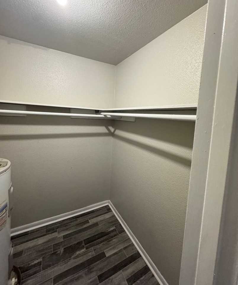 Beautiful, spacious property with an excellent location! - Photo 5 of 12