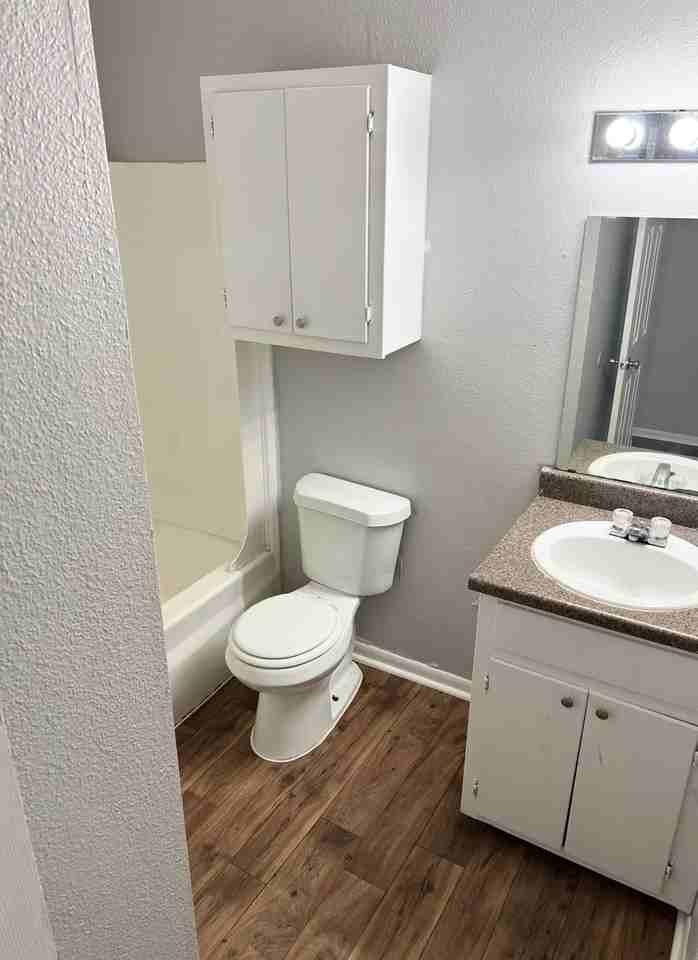 Beautiful, spacious property with an excellent location! - Photo 6 of 12