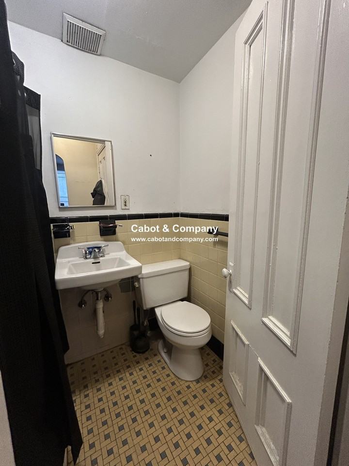 217 Newbury St #2 - Photo 5 of 6
