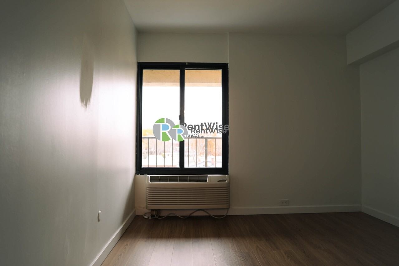 929 Massachusetts Ave #8E - Photo 4 of 17