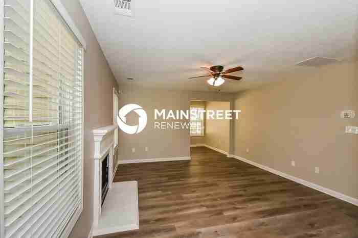 4813 Brookwood Pl - Photo 4 of 17