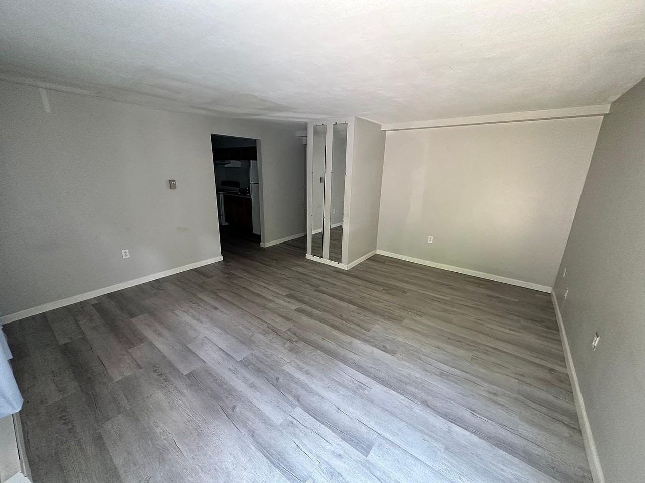 2126 Linnus Dr #2 - Photo 2 of 5