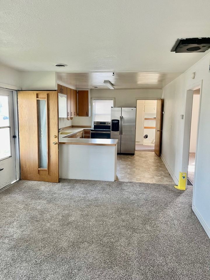 2704 8th Ave N #NA - Photo 2 of 16