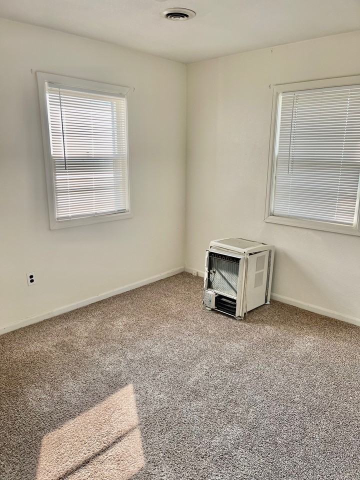 2704 8th Ave N #NA - Photo 3 of 16