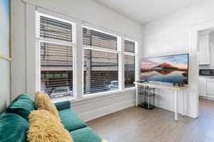 featured image of 214 E Lynn St #NA