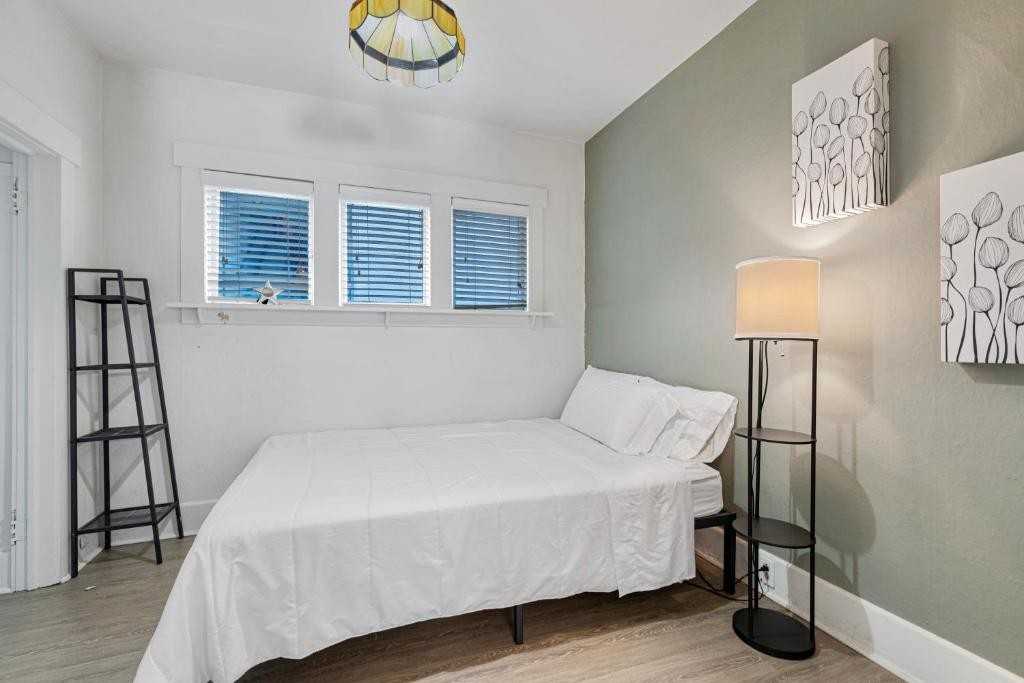 214 E Lynn St #NA - Photo 4 of 18