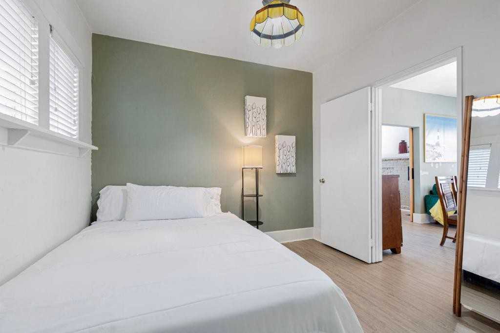 214 E Lynn St #NA - Photo 5 of 18