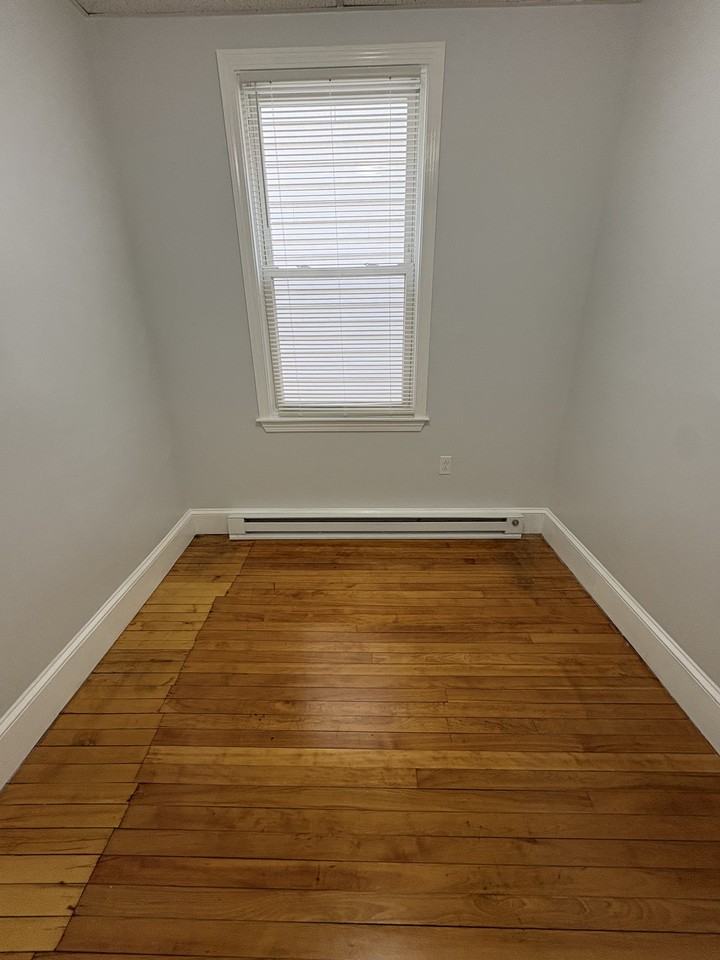 162 Lexington St #2 - Photo 4 of 7