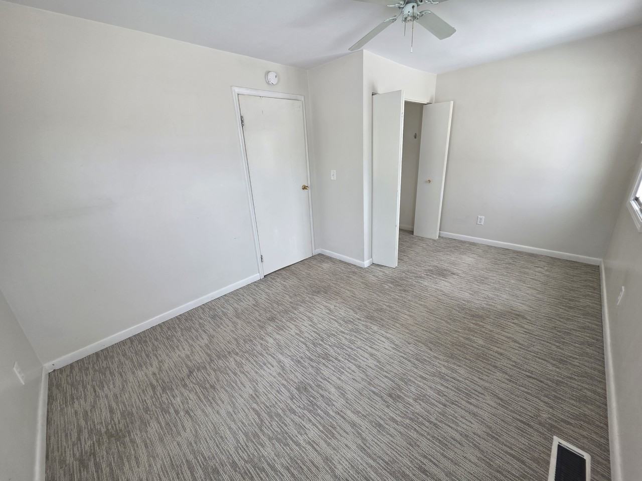 138 E Sheridan St #1 - Photo 4 of 6