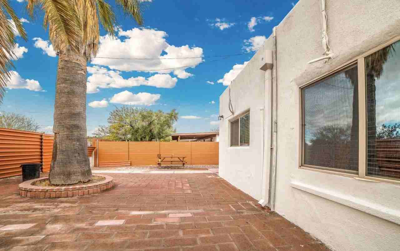 415 E 23rd St #1 - Photo 4 of 10