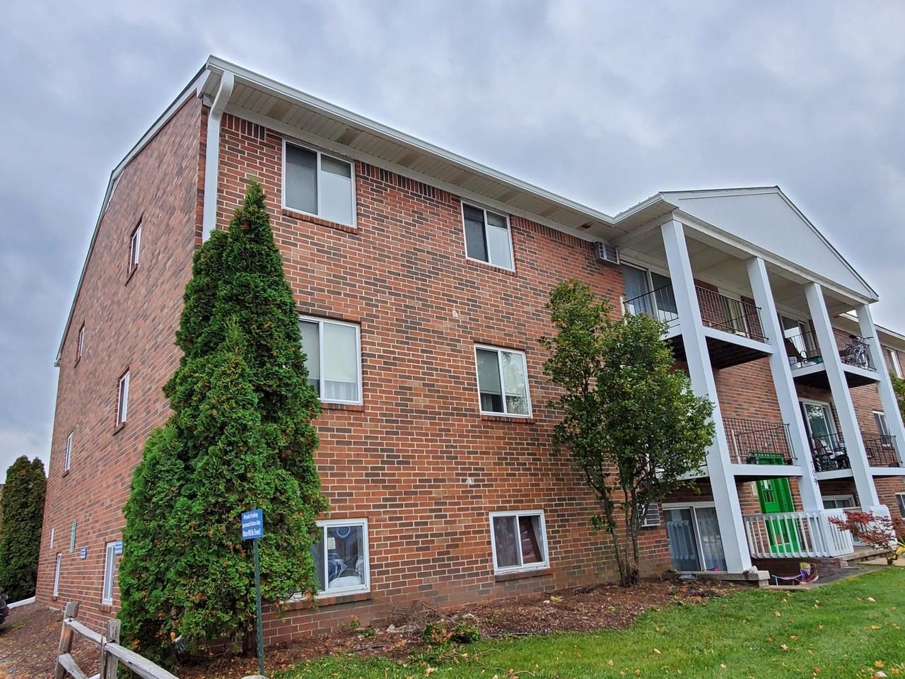 709 Jackson St #1 - Photo 2 of 4