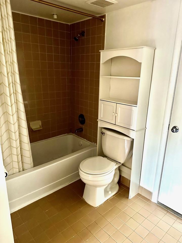 2810 N Oakland Forest Dr #108 - Photo 3 of 10